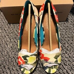 Toms Red and Green Wedge Shoes for Dressy Occasions